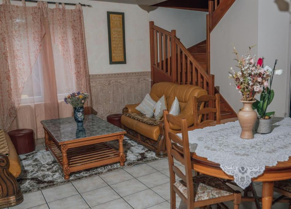La Perle Rose Only Women Femmes Uniquement Apartment Vénissieux Exterior foto